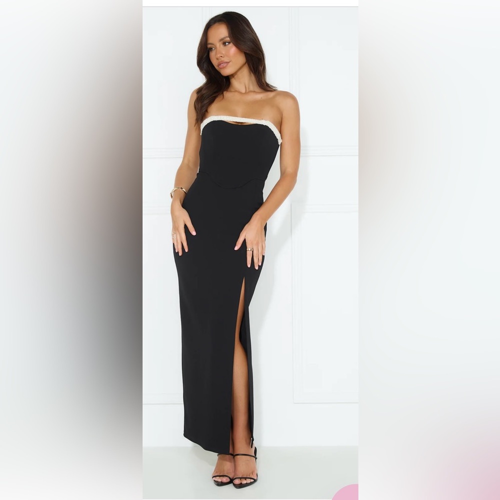 Black evening dressing with pearl detail. Never worn. New with tags. Size L/US:8